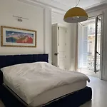 De 220 M2 A 50 M Des Champs-elysees Apartment *