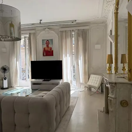 Apartment De 220 M2 A 50 M Des Champs-elysees *