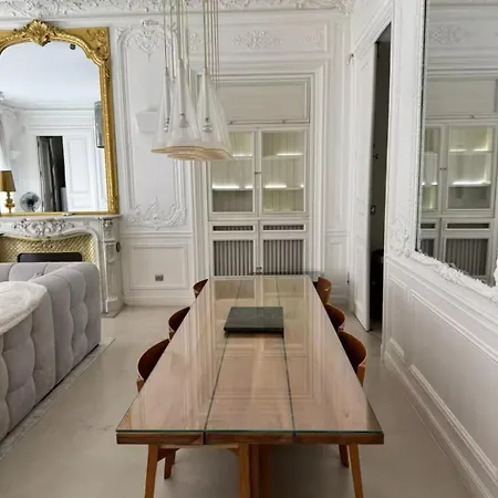 De 220 M2 A 50 M Des Champs-elysees Paris