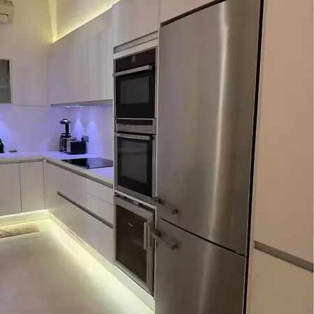 De 220 M2 à 50 M Des Champs-elysees