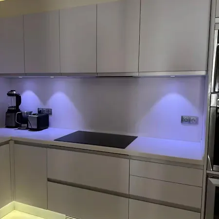 De 220 M2 A 50 M Des Champs-elysees