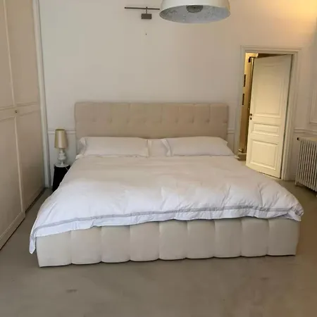De 220 M2 à 50 M Des Champs-elysees Appartement