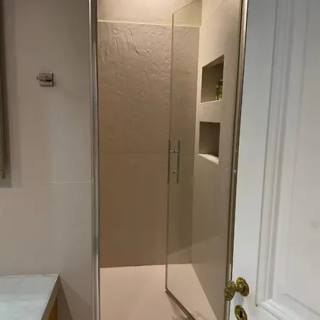 De 220 M2 à 50 M Des Champs-elysees *