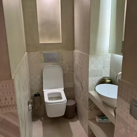 De 220 M2 à 50 M Des Champs-elysees Paris